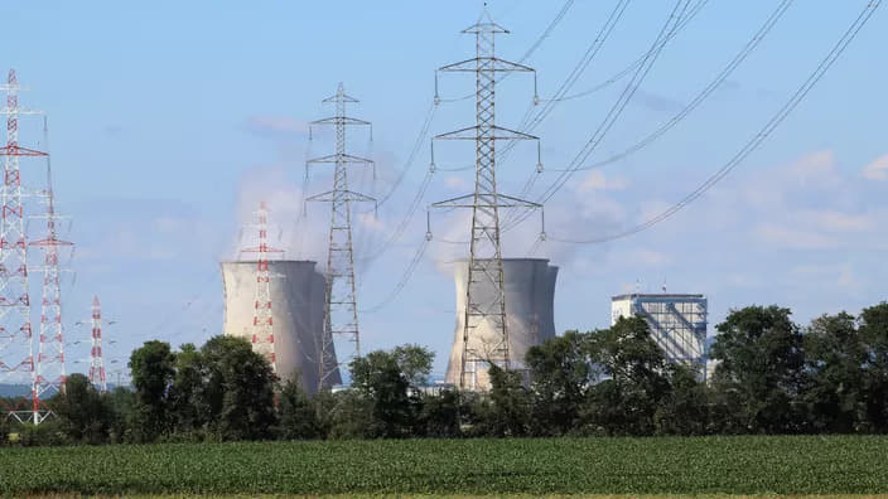 EDF зупинила три реактори у Франції: спека скорочує виробництво електроенергії