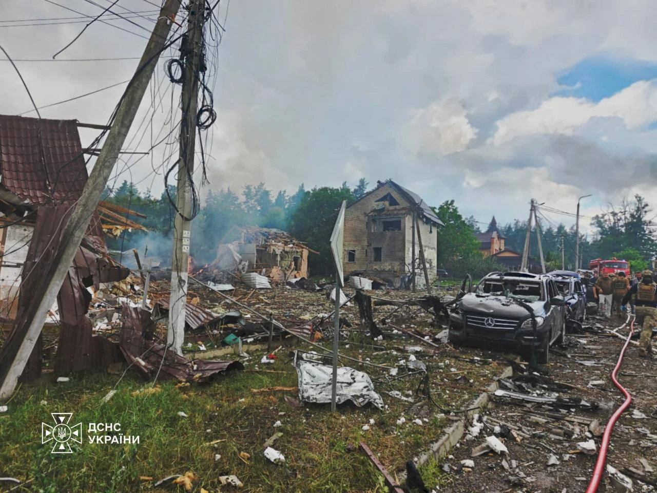 Бучанщина після удару рф: пошкоджені 27 будинків і 44 авто