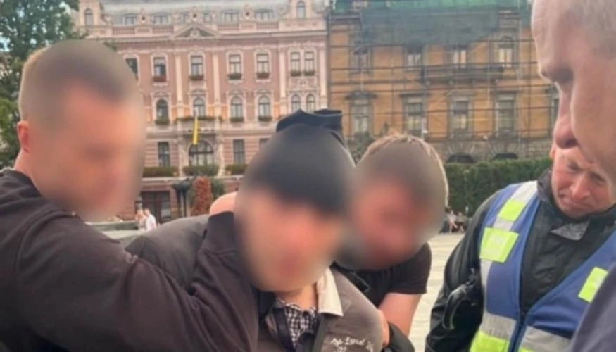 Поліція Львівщини ухвалила рішення про поміщення чоловіка з ножем у лікувальний заклад