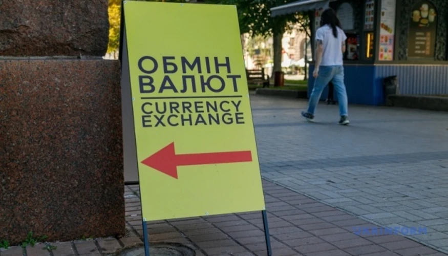Курси долара та євро 17 серпня: що показують банки та обмінники