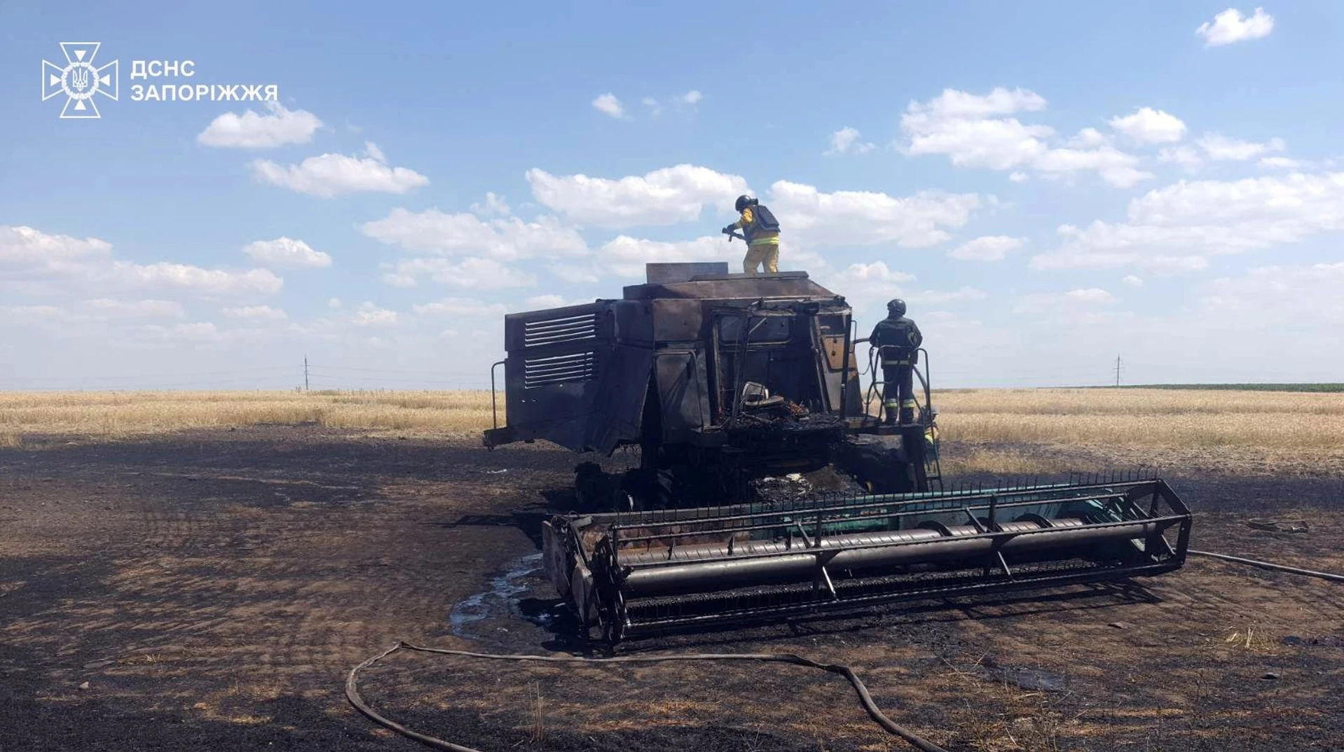 На Запоріжжі FPV-дрон атакував комбайн з хліборобами: двоє поранених