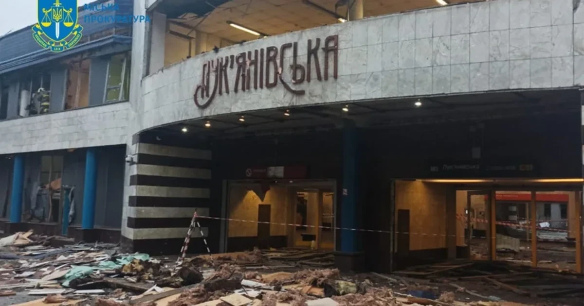 Київпастранс відновив публічну хроніку скляних зупинок біля «Лук’янівської»