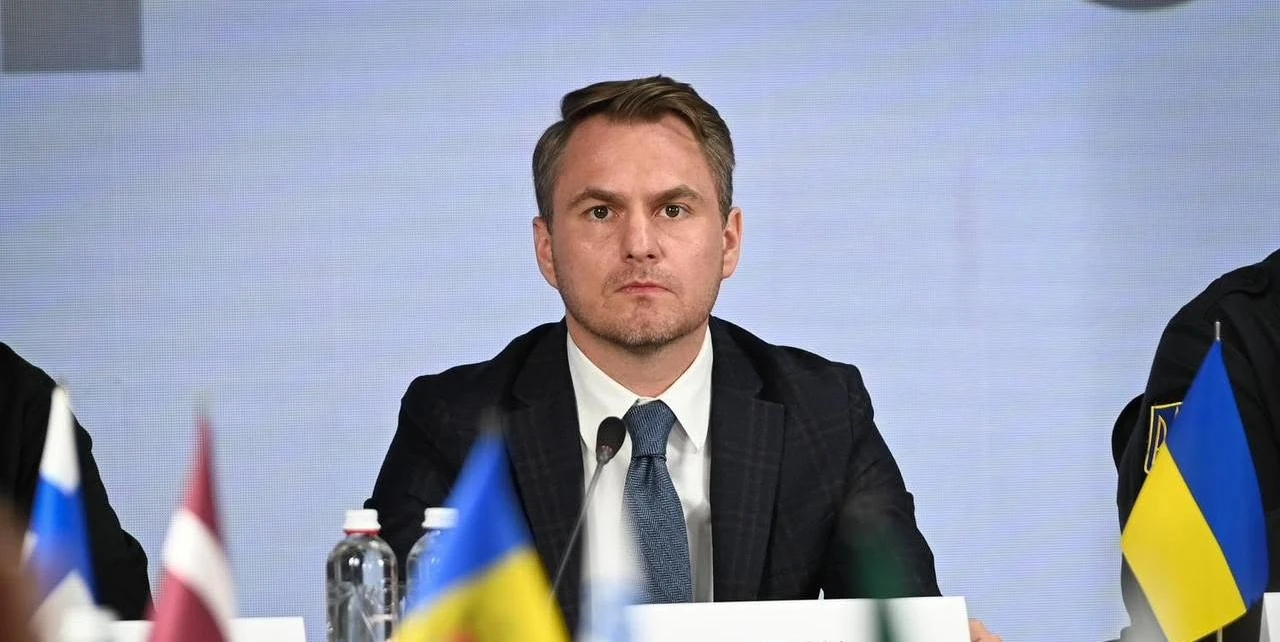 Президент Зеленський вимагає звільнення генерального прокурора Кравченка після його виїзду за кордон