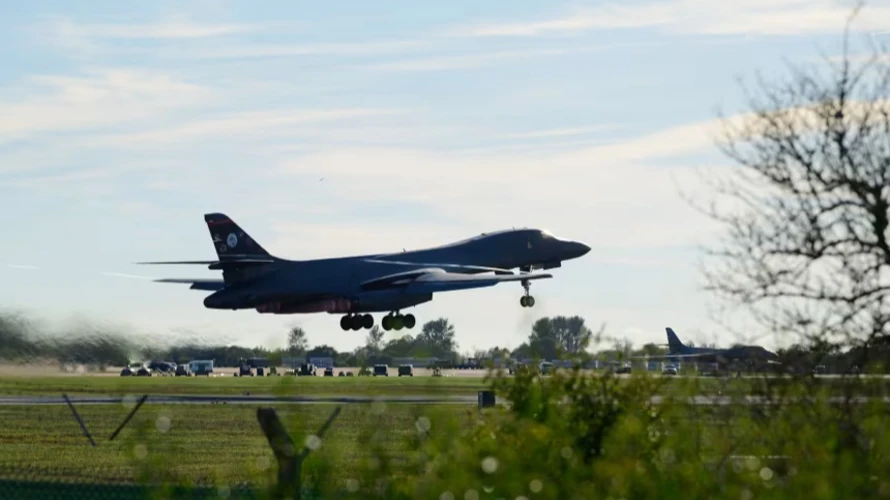Американський стратегічний бомбардувальник B-1 Lancer на авіабазі
